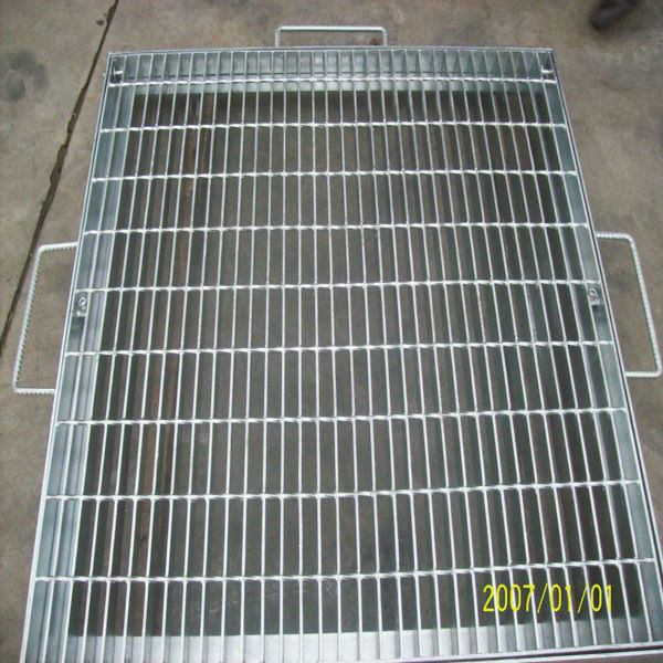 Anti-theft drainage grating cover